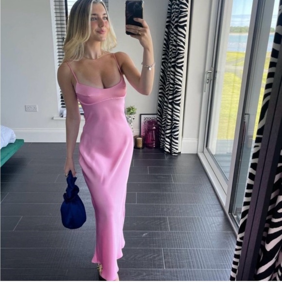 ZARA PINK SATIN EFFECY CUT OUT DRESS - VIRAL TIKTOK - Picture 11 of 14